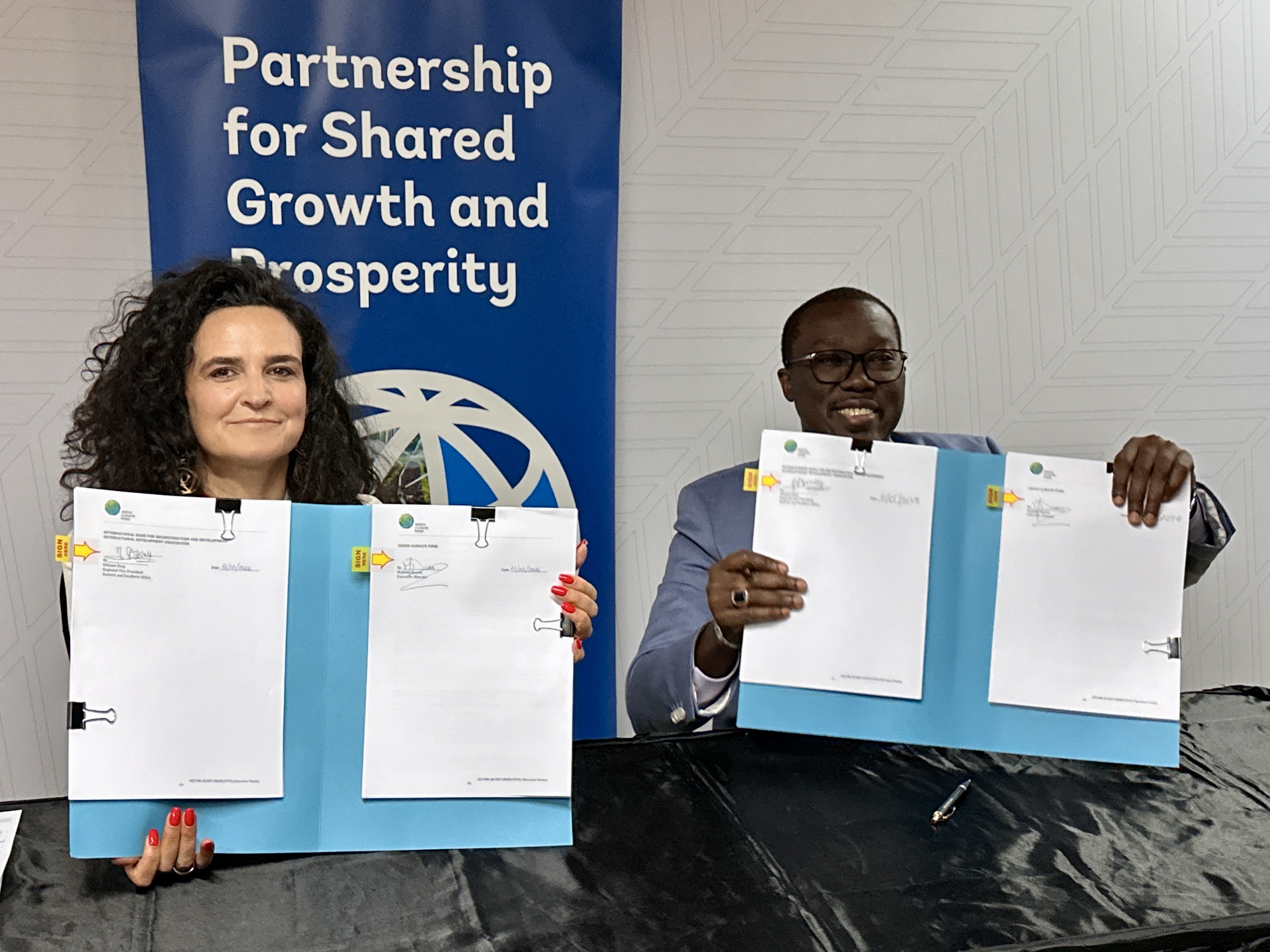 FAA signing photo with Ndiamé Diop, World Bank Vice President and Mafalda Duarte, GCF Executive Director 
