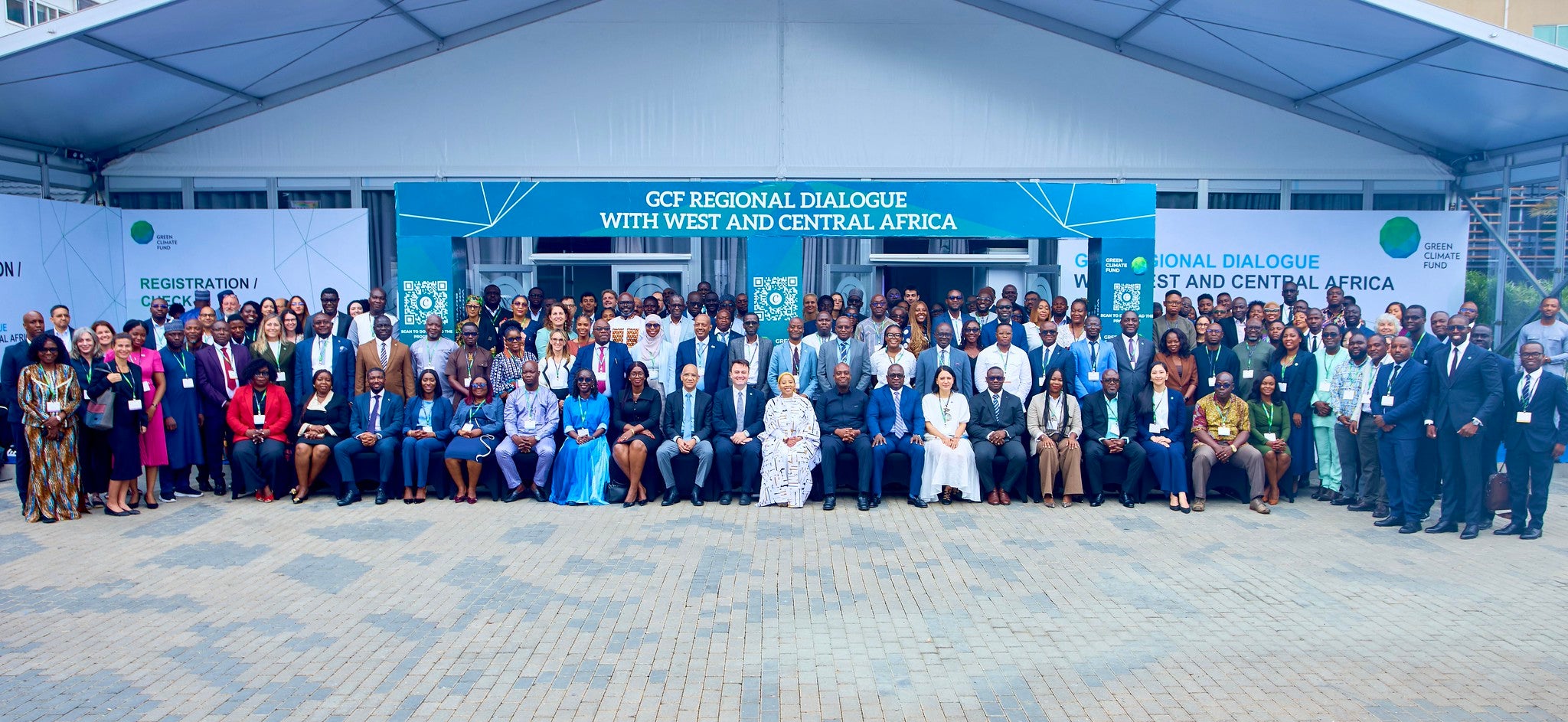 Group photo of all the participants of the Regional Dialogue with West and Central Africa