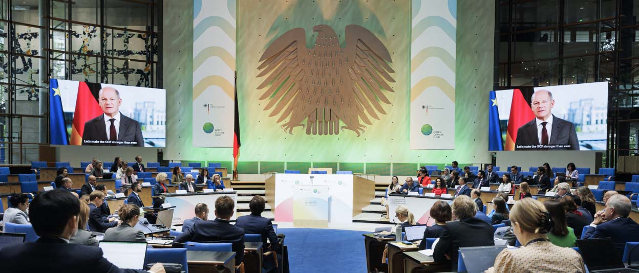 Contributors at GCF’s pledging conference in Bonn, Germany in October 2023 to replenish GCF’s programming 2024-2027 cycle.  Credit: GCF / Ute Grabowsky