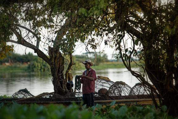 Farmer in La Mojana wetlands, a unique network of wetlands in northern Colombia that is threatened by climate change. Photo: Andrés Estefan/UNDP Colombia