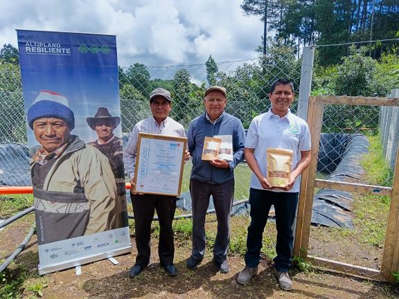 From left to right: Tomás Cuterez Lares, a 55-year-old founding member of COINACHI and producer of peaches, apples, and avocados; Miguel Morales Tecún, 63, the Commercial Development Manager of the cooperative, and Juan Morales Mateo, 39, COINACHI General Manager. They consider themselves part of the next generation in this initiative. Photo: Evelyn Vargas/IUCN.
