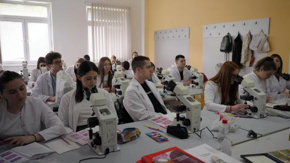 Through the project, the school could have a proper environment for studying – well insulated from extreme temperatures. Photo/GCF Christopher Rompre