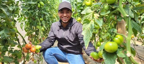 The project provided Cristian Giovany Caná Simón and other young people in San Juan Comalapa with an opportunity to help their community combat climate change. Photo: ASPROC