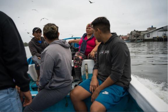 Neiva Carrascal (right) with her husband Jose Sambrano (left) and their family go out to collect crabs in the mangroves just off the Bolivar Port in Machala, in southern Ecuador, May 10, 2022. Photo: Thomson Reuters Foundation/Kimberley Brown