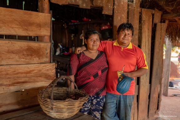 The project is building on the ancestral knowledge and techniques of the Ava Guaraní Indigenous Peoples to protect the forest and its inhabitants. ©FAO/Cristian Palacios