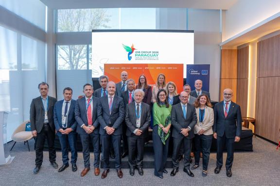 Kristin Lang, GCF Director, Department of the Latin America and the Caribbean Region (fourth from right, front row), with project partners at the ceremony.